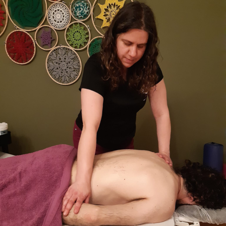 Masaje corporal realizado en Abeya Terapias Naturales