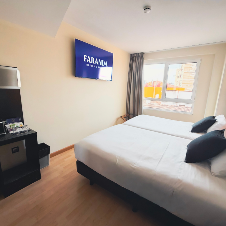 Habitación doble con dos camas del Hotel Faranda Pathos en Gijón