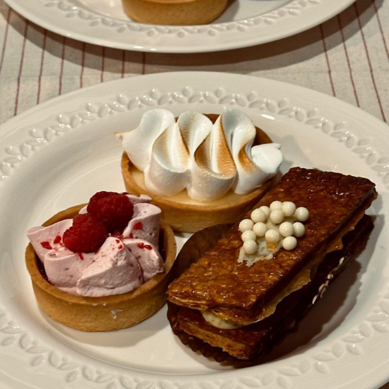 Selección de creaciones artesanas servidas durante la cata dulce a ciegas