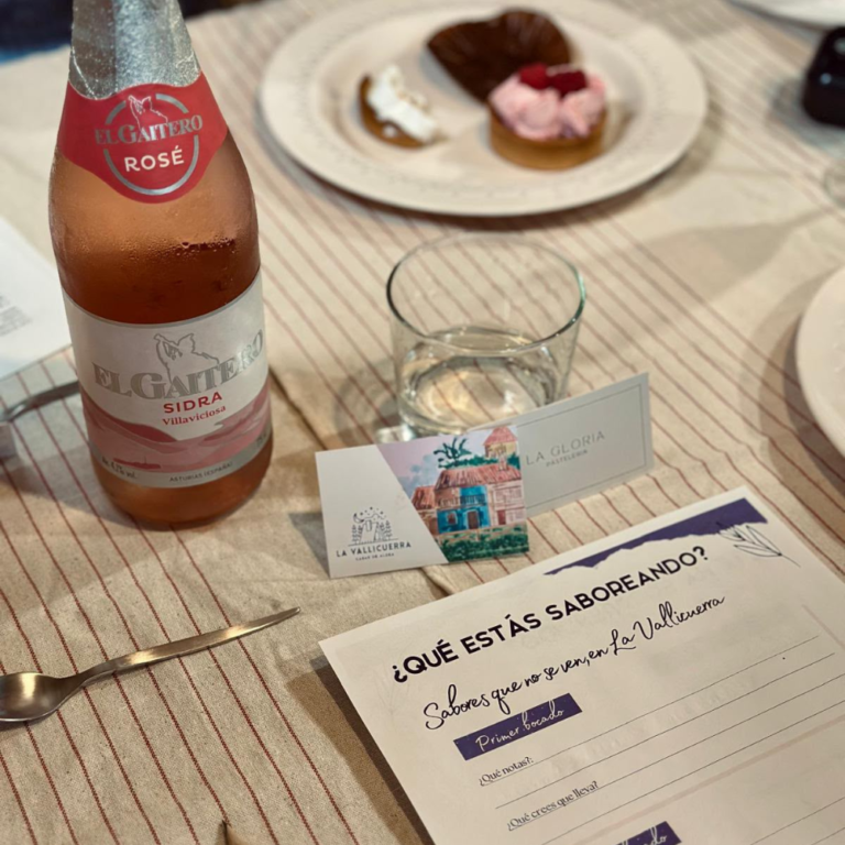 Sidra espumosa rosé y ficha de degustación de la experiencia Sabores que no se ven